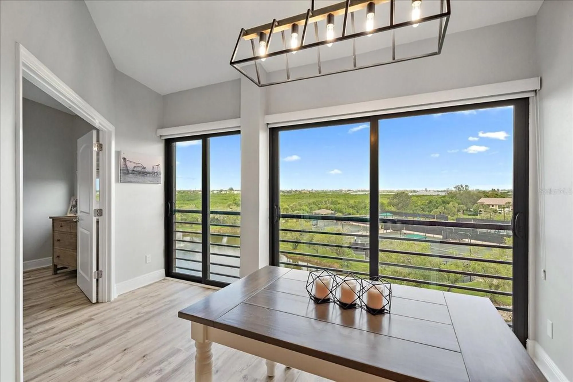 Property Slideshow image 18 of 52 | 5400 eagles point cir apt 405, Sarasota, FL, 34231