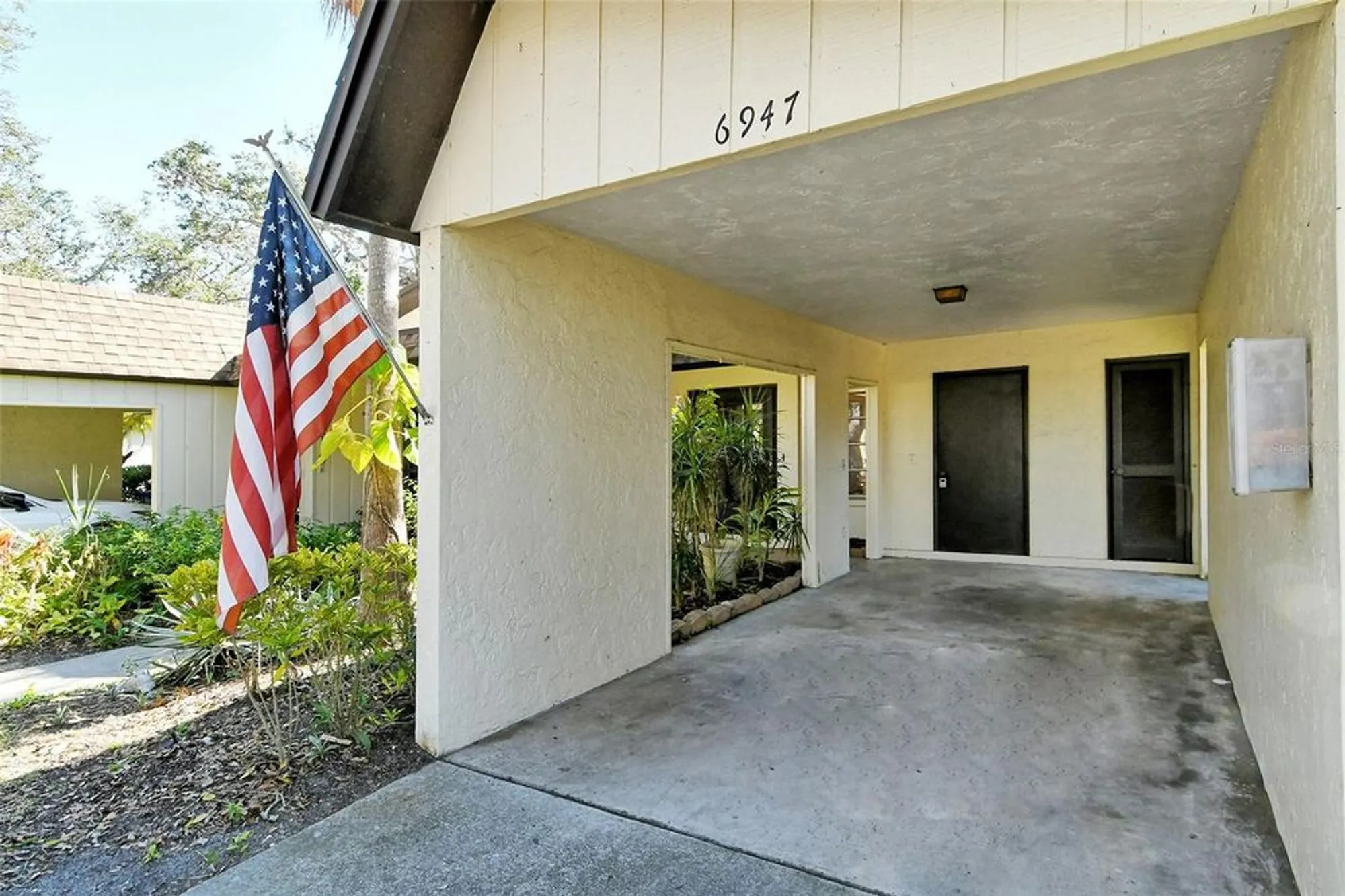 Property Slideshow image 6 of 37 | 6947 woodwind dr 77, Sarasota, FL, 34231