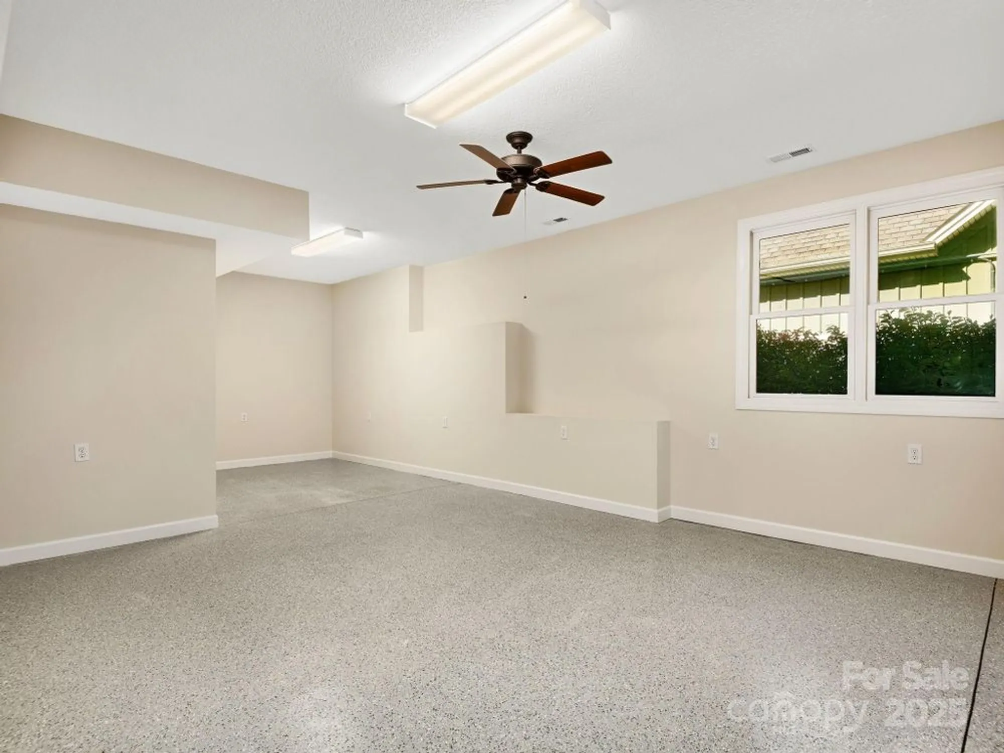 Property Slideshow image 25 of 35 | 54 deep valley ln, Hendersonville, NC, 28791