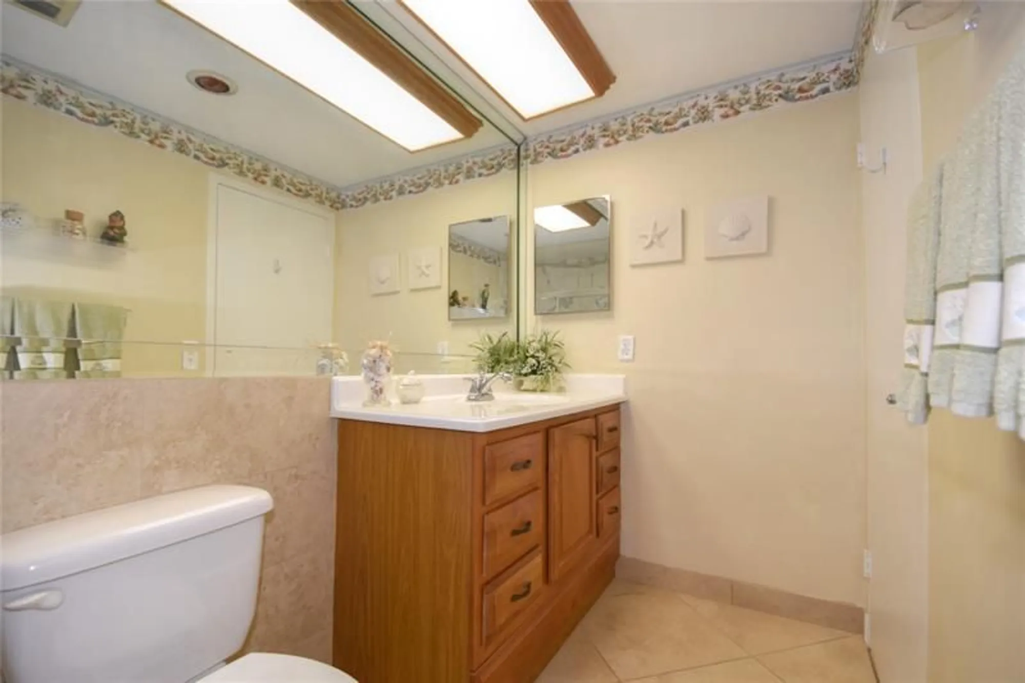 Property Slideshow image 14 of 38 | 3333 ne 34th st 1402, Fort Lauderdale, FL, 33308