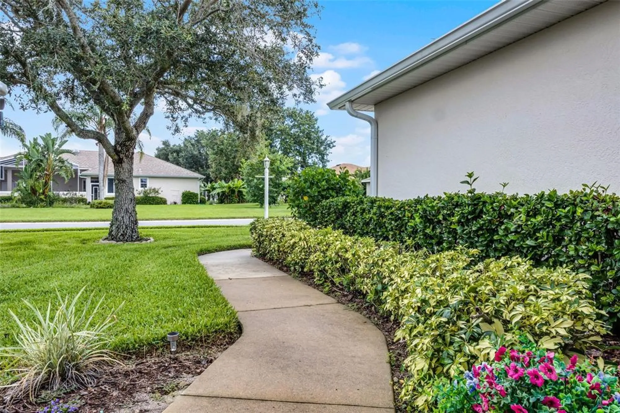 Property Slideshow image 3 of 69 | 27111 nostalgia dr, Leesburg, FL, 34748