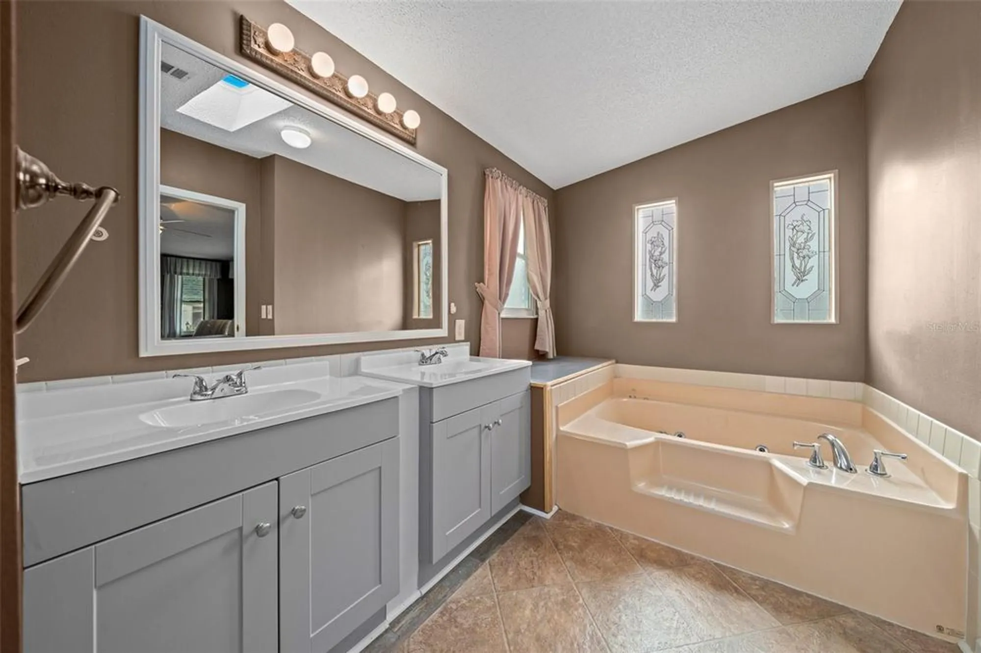 Property Slideshow image 19 of 51 | 1717 lilly ln, Lady Lake, FL, 32159