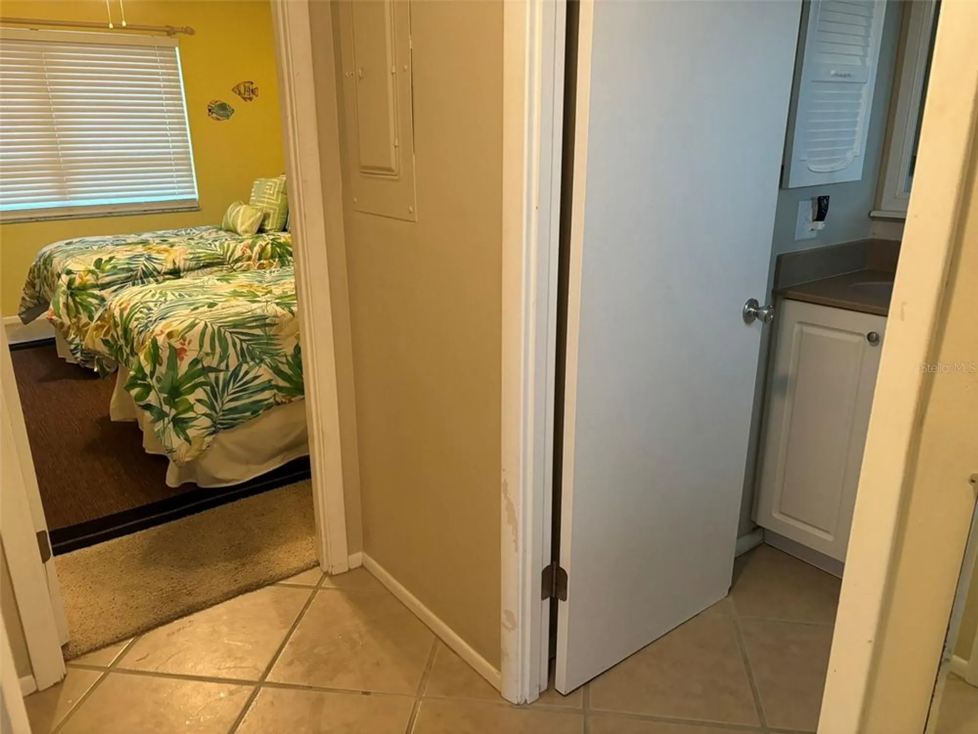 Property Slideshow image 10 of 19 | 1325 s portofino dr 309, Sarasota, FL, 34242