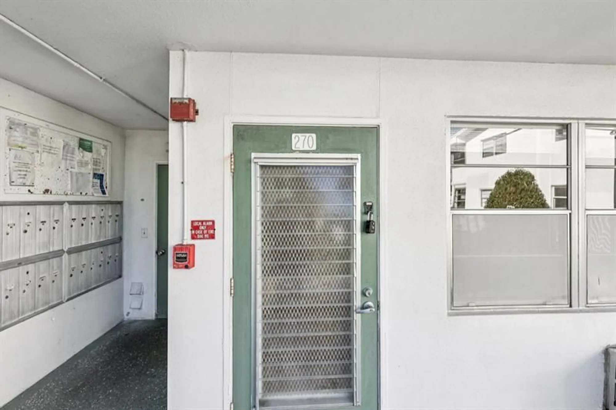 Property Slideshow image 2 of 20 | 270 newport r # 270, Deerfield Beach, FL, 33442