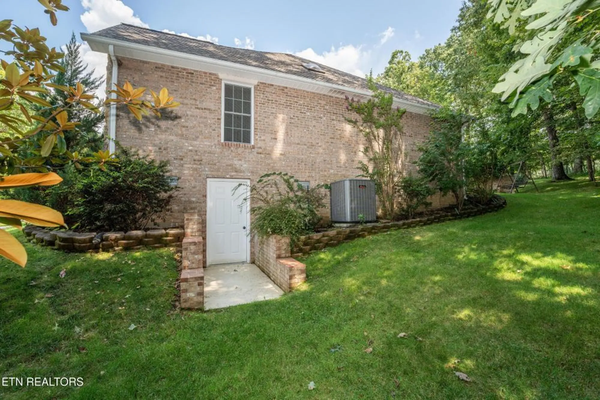 Property Slideshow image 36 of 48 | 31 oakcrest ct, Crossville, TN, 38558