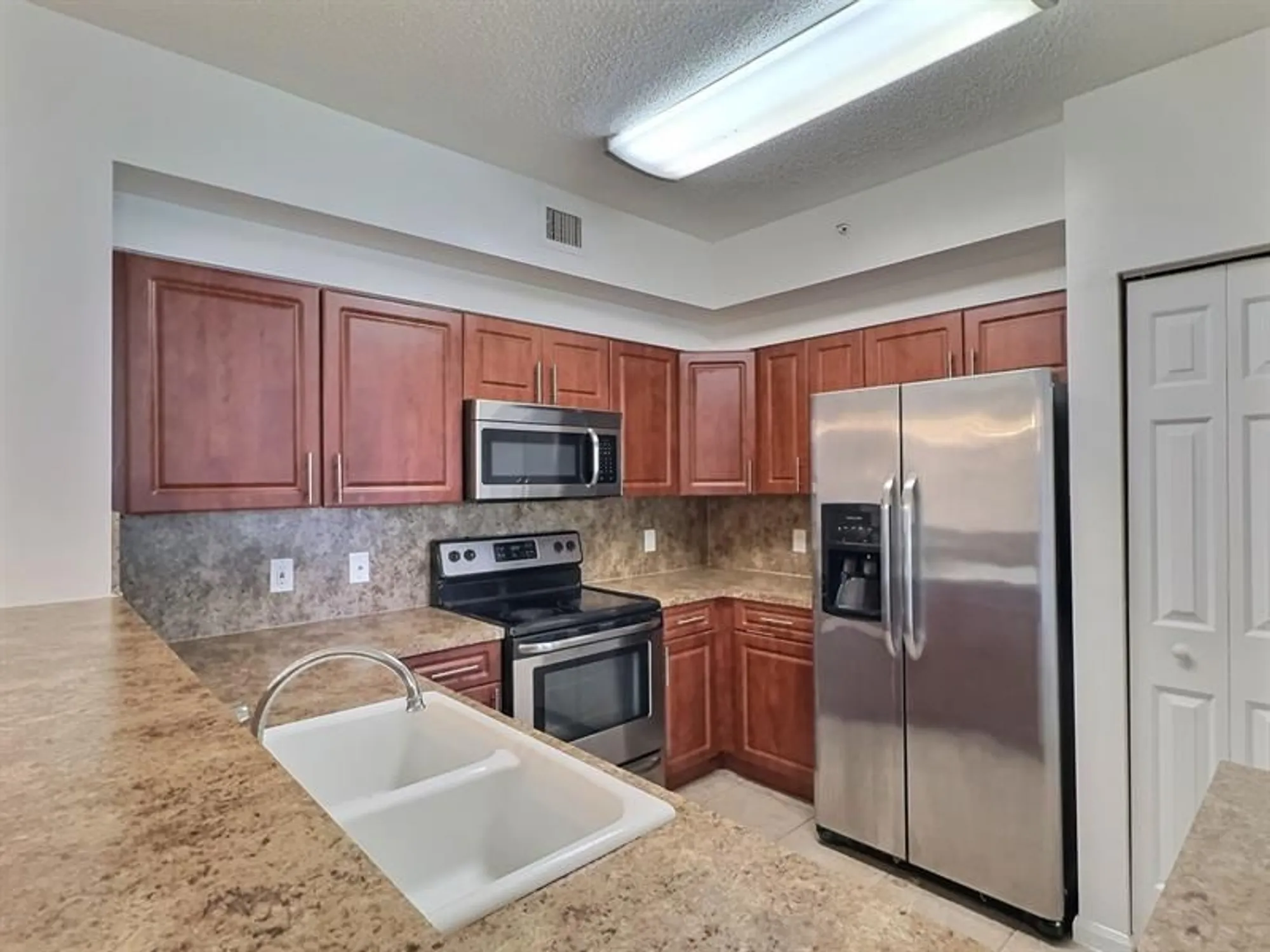 Property Slideshow image 10 of 35 | 7940 n nob hill rd 108, Tamarac, FL, 33321