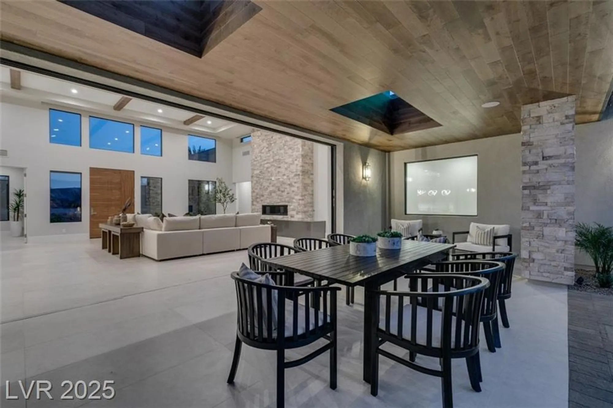 Property Slideshow image 38 of 48 | 40 reflection shores ln, Henderson, NV, 89011