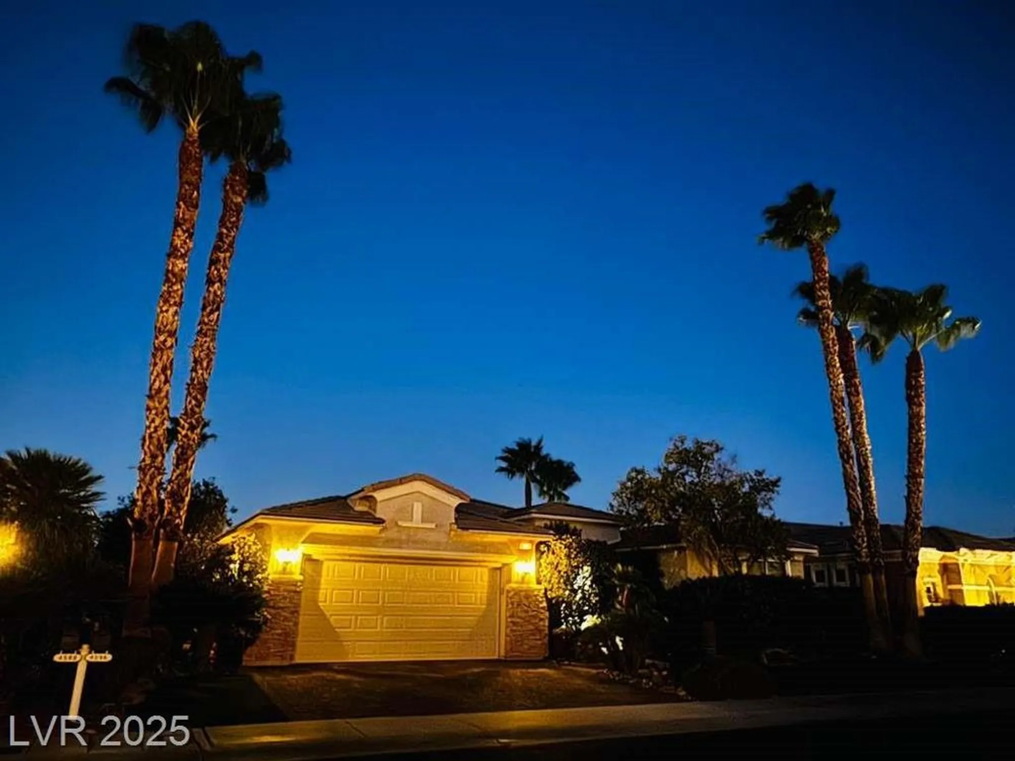 Property Slideshow image 27 of 47 | 4596 bersaglio st, Las Vegas, NV, 89135