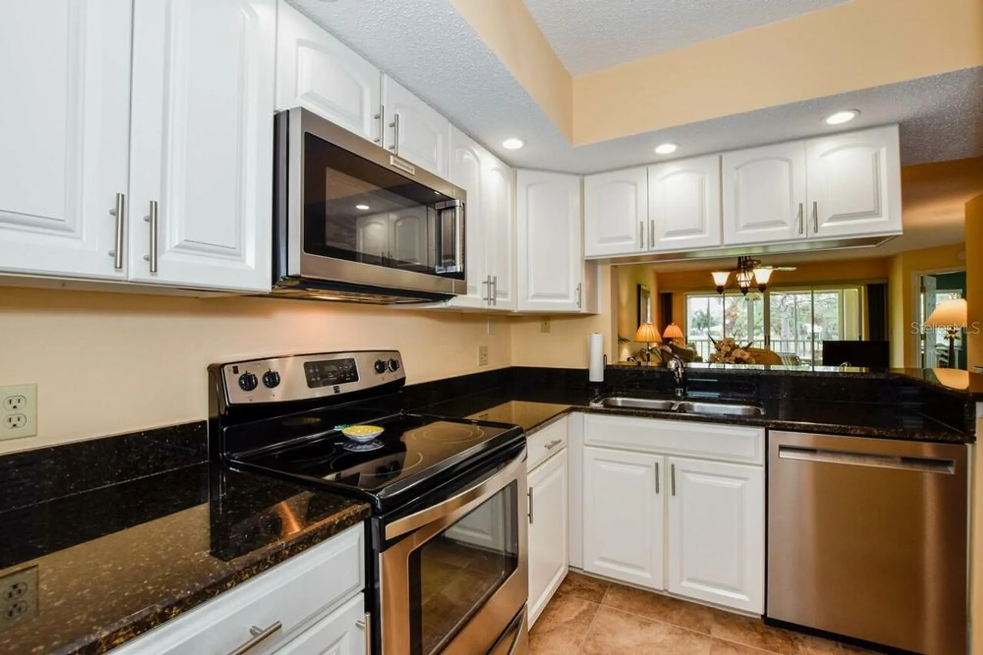 Property Slideshow image 12 of 44 | 433 cerromar ln 438, Venice, FL, 34293