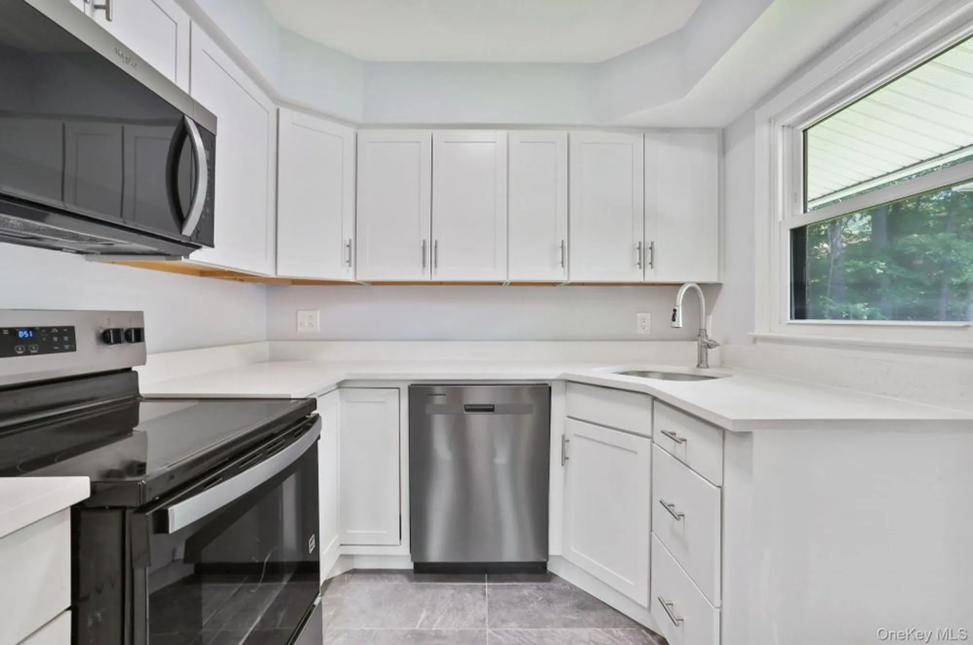 Property Slideshow image 1 of 15 | 34 warwick pl d, Yorktown Heights, NY, 10598