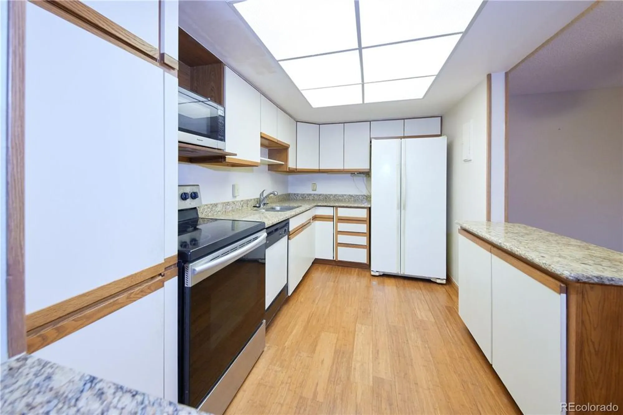 Property Slideshow image 9 of 45 | 13902 e marina dr apt 610, Aurora, CO, 80014