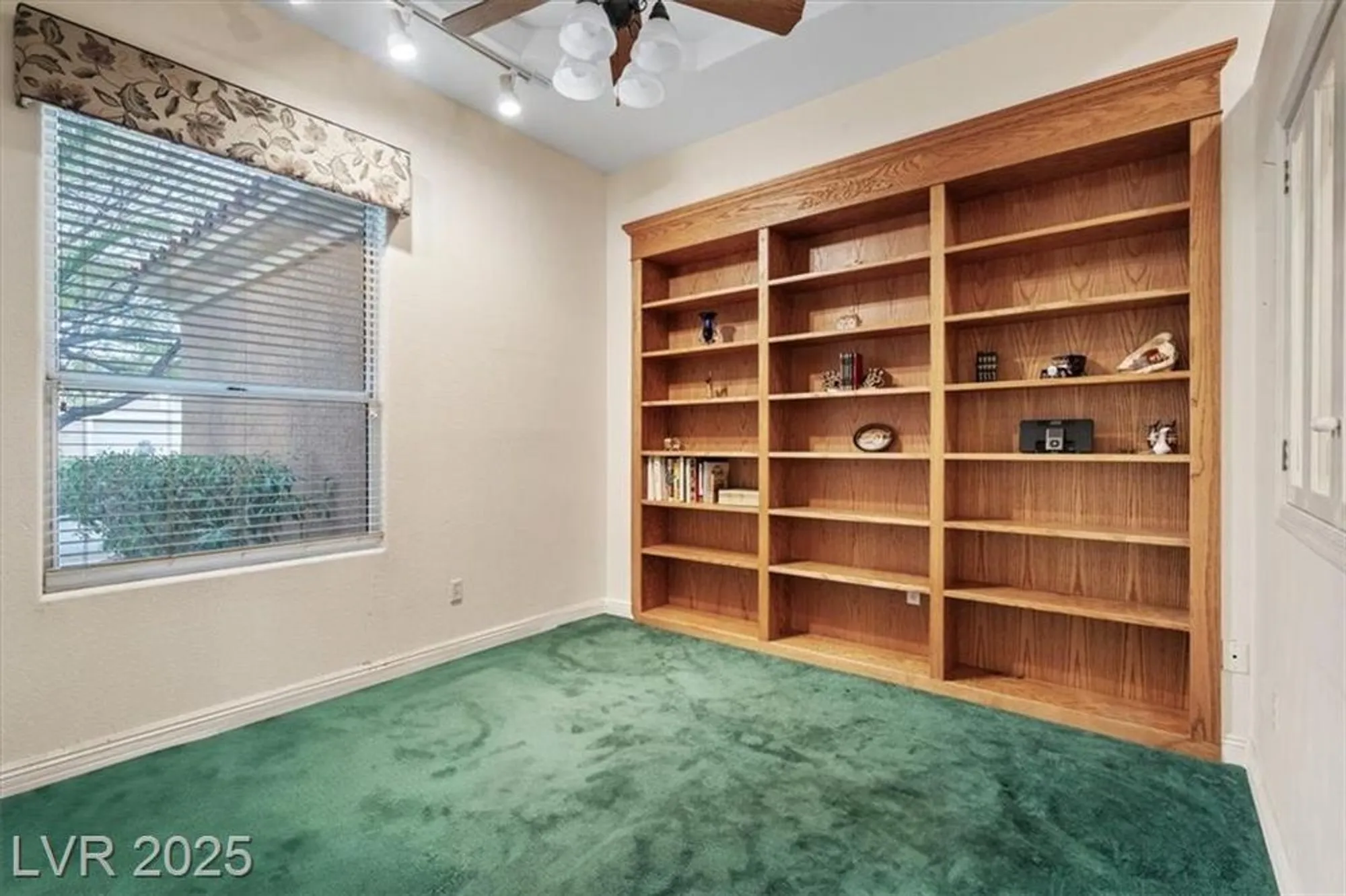 Property Slideshow image 7 of 32 | 10312 bent brook pl, Las Vegas, NV, 89134