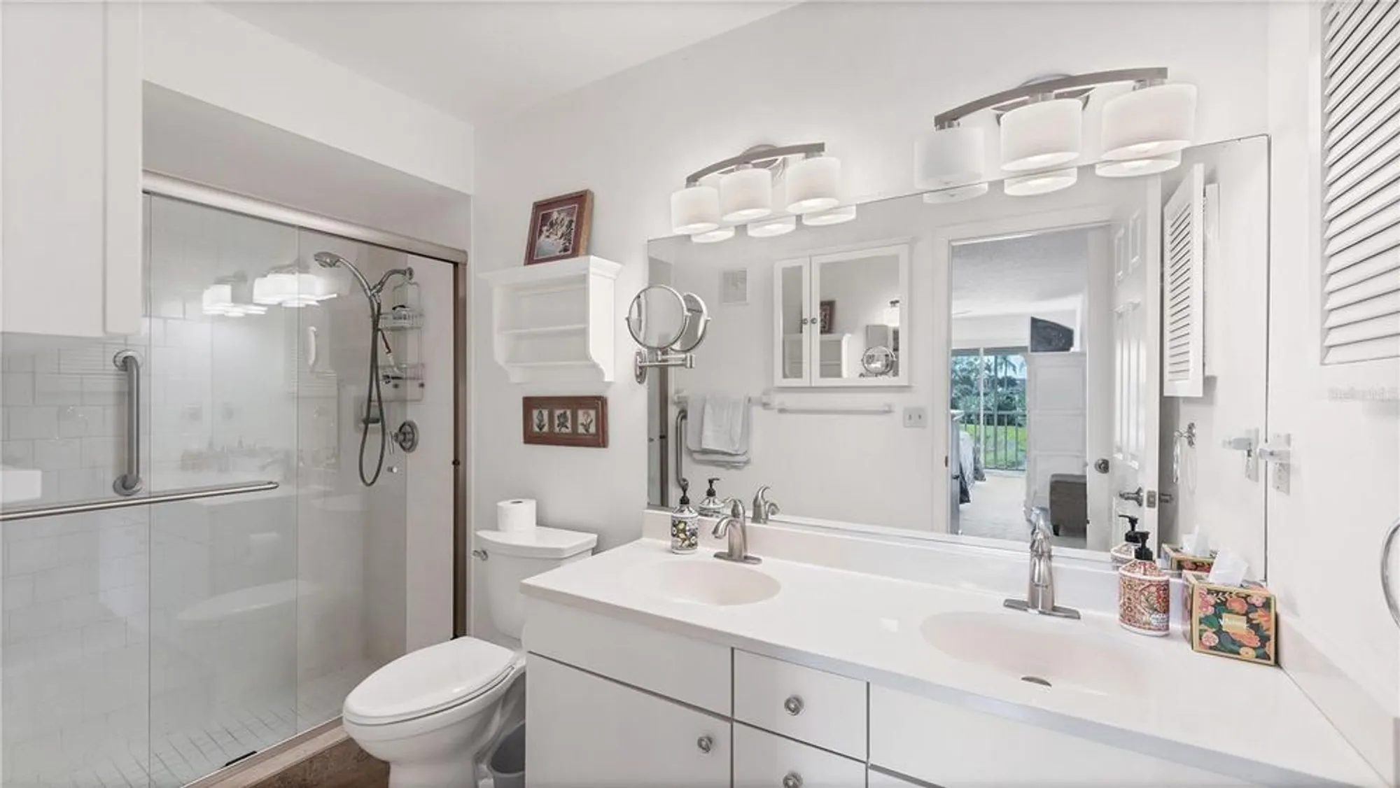 Property Slideshow image 23 of 54 | 983 sandpiper cir, Bradenton, FL, 34209