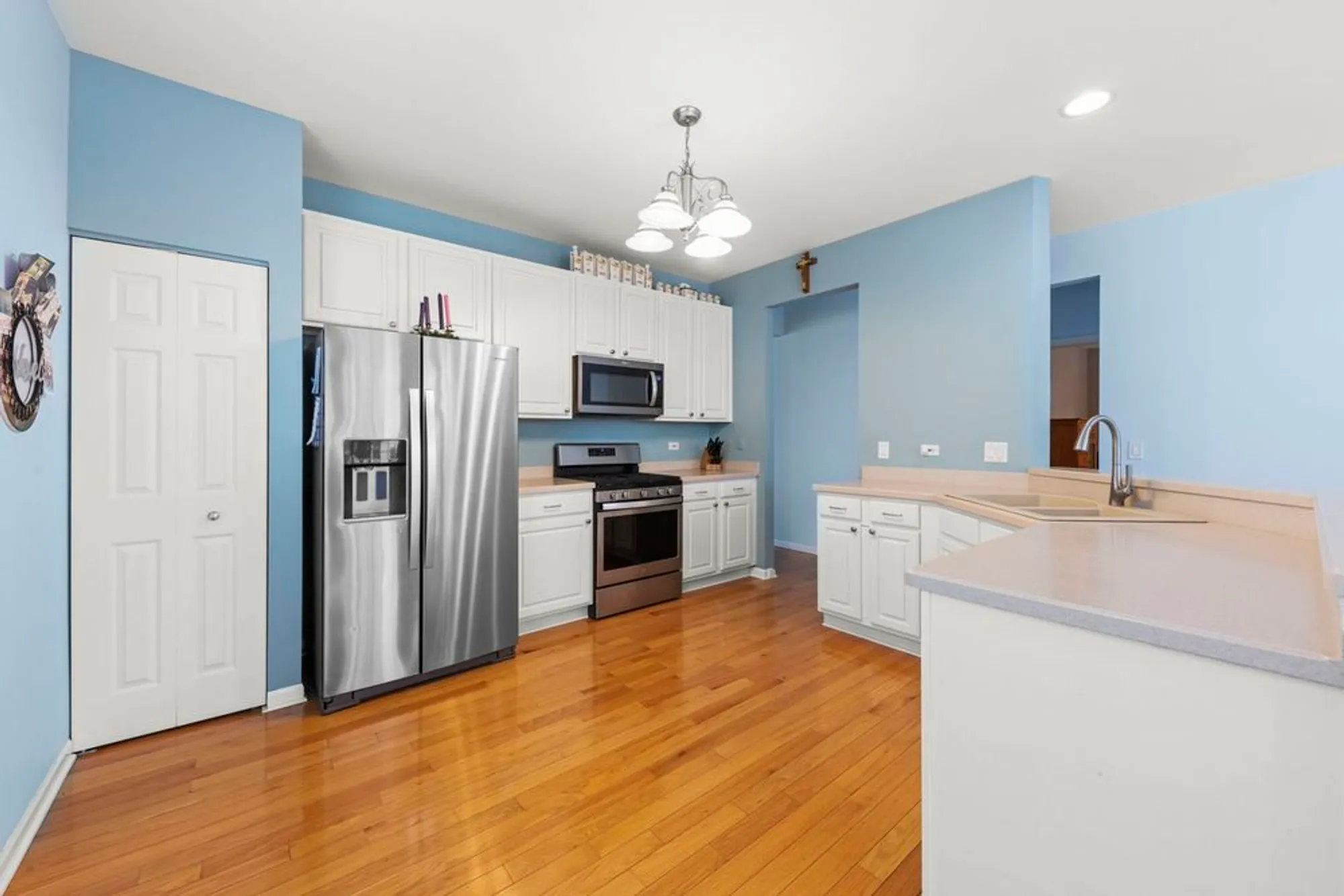 Property Slideshow image 9 of 58 | 16174 seneca lake cir, Crest Hill, IL, 60403