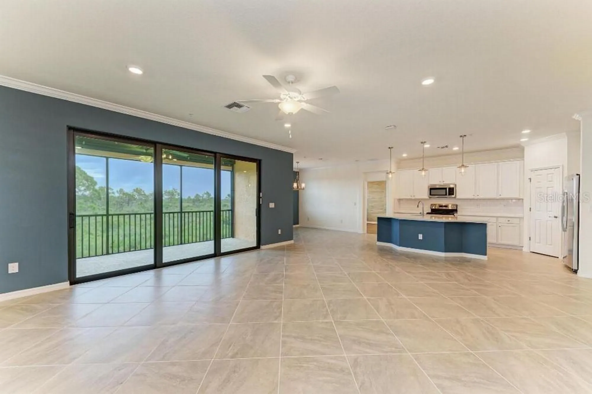 Property Slideshow image 8 of 42 | 10043 crooked creek dr unit 202, Venice, FL, 34293