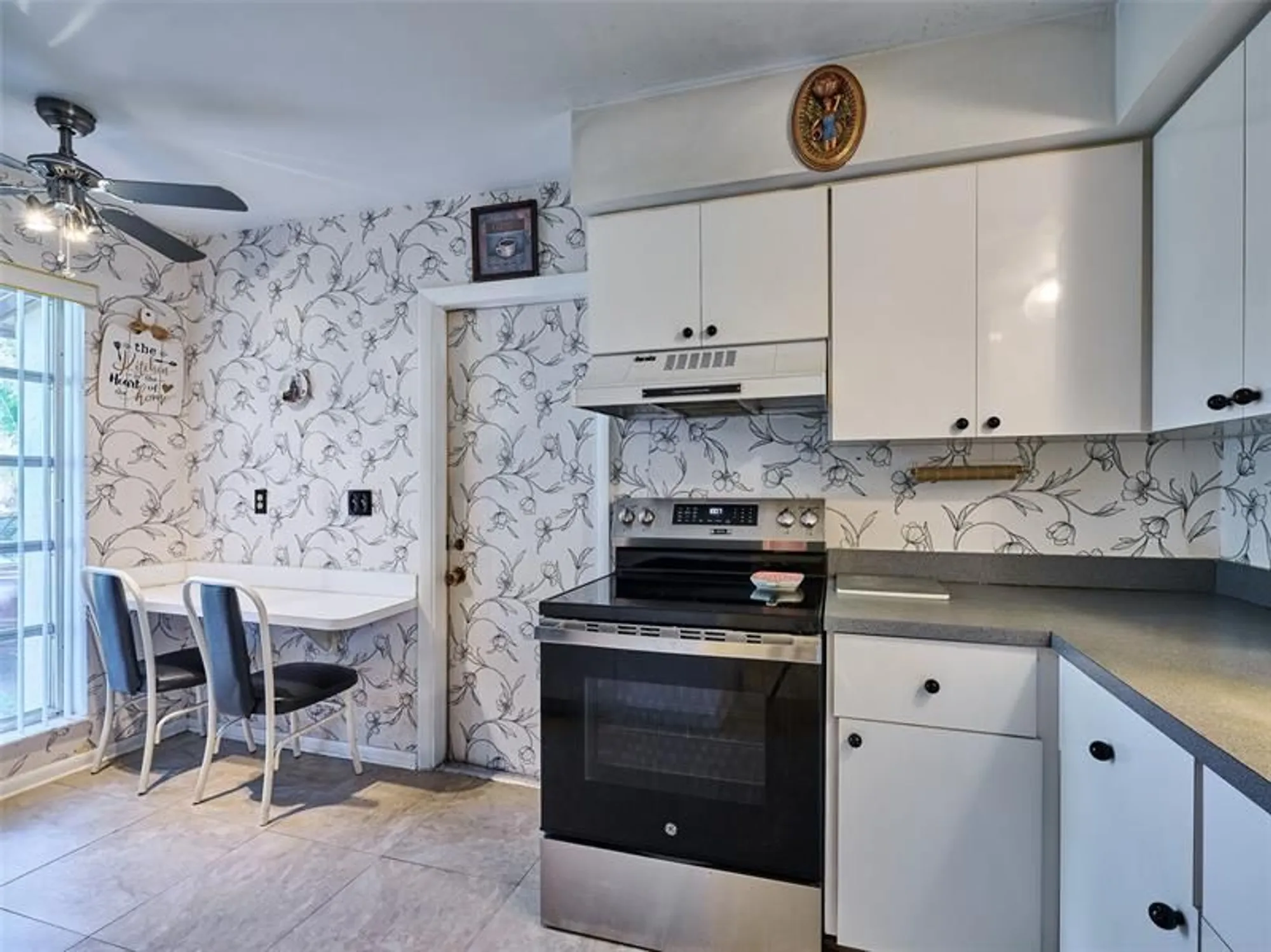 Property Slideshow image 13 of 26 | 7708 margate blvd, Margate, FL, 33063