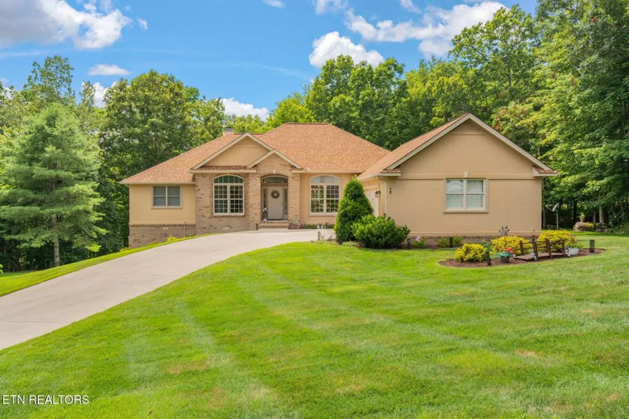 Property Slideshow image 1 of 45 | 12 dewsbury ter, Crossville, TN, 38558
