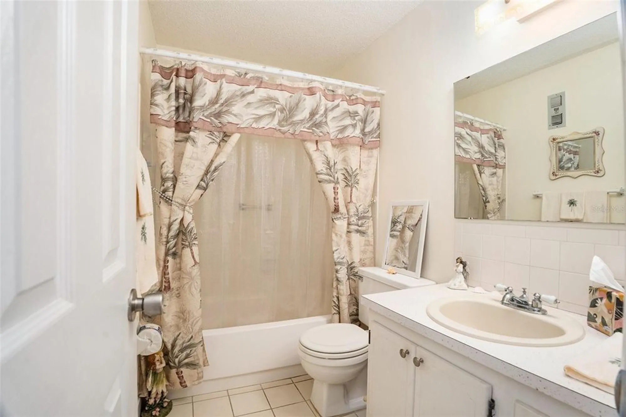 Property Slideshow image 24 of 41 | 2960 59th st 411, Gulfport, FL, 33707