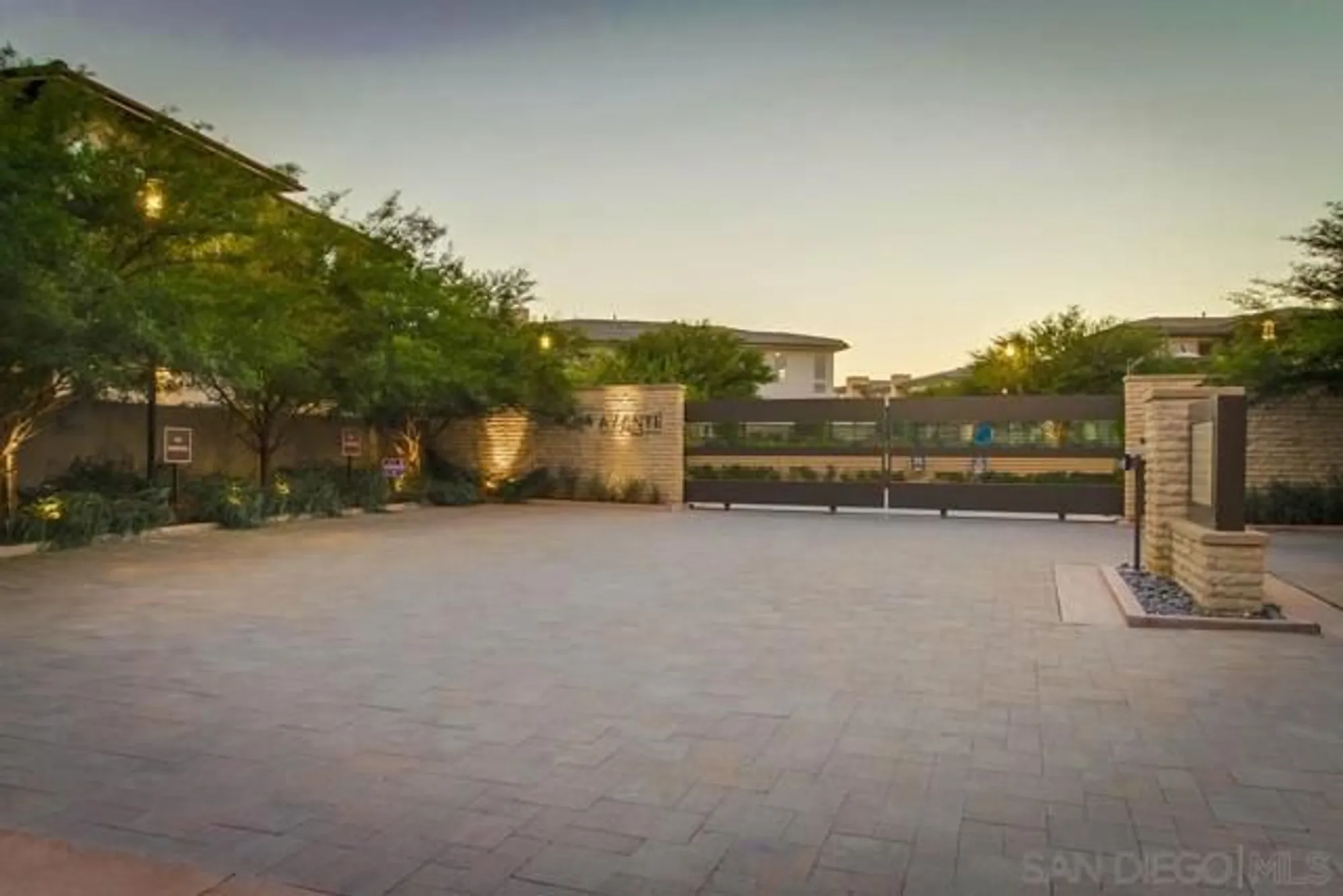 Property Slideshow image 39 of 59 | 16750 coyote bush dr 19, San Diego, CA, 92127