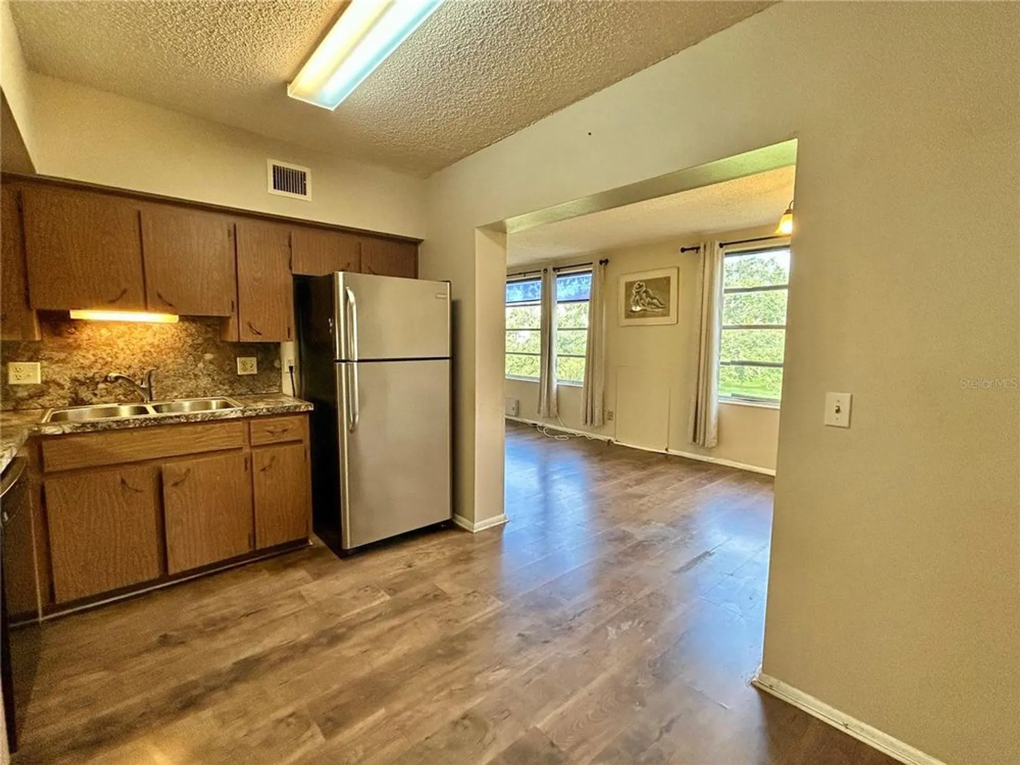 Property Slideshow image 8 of 48 | 2402 ecuadorian way apt 28, Clearwater, FL, 33763