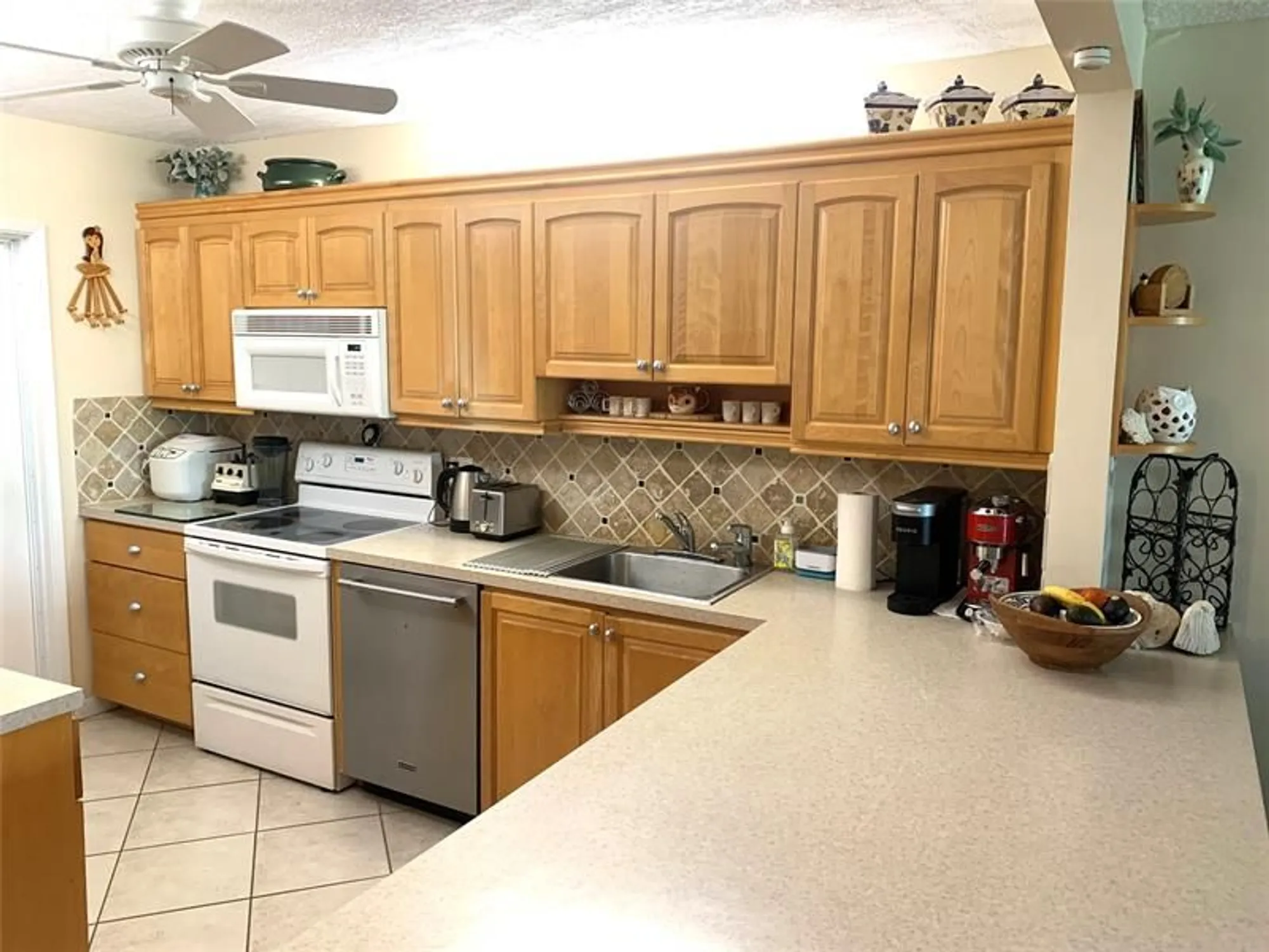 Property Slideshow image 2 of 17 | 2731 ne 14th street cswy apt 307, Pompano Beach, FL, 33062