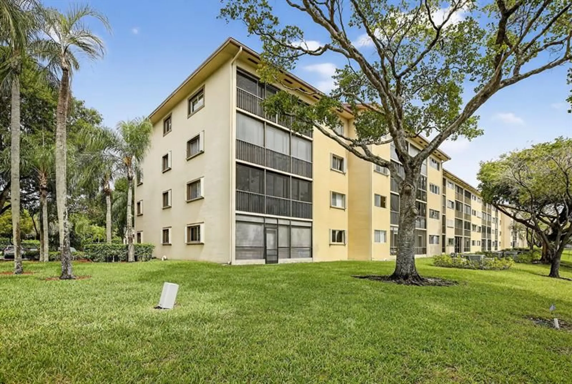 Property Slideshow image 6 of 70 | 1001 sw 141st ave, Pembroke Pines, FL, 33027
