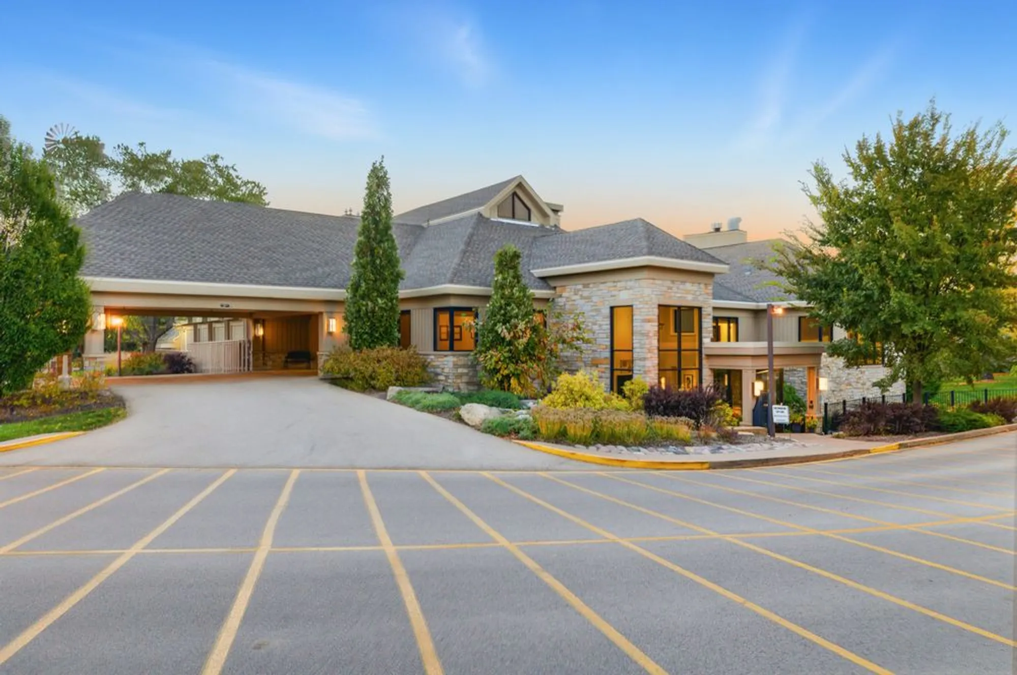 Property Slideshow image 33 of 37 | 294 mallard pt a, Lake Barrington, IL, 60010