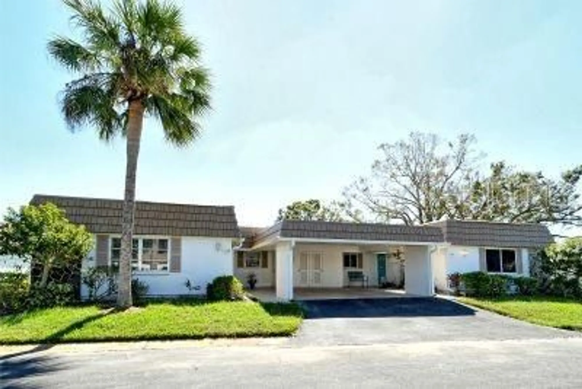Property Slideshow image 1 of 35 | 2020 riverbluff pkwy # v329, Sarasota, FL, 34231