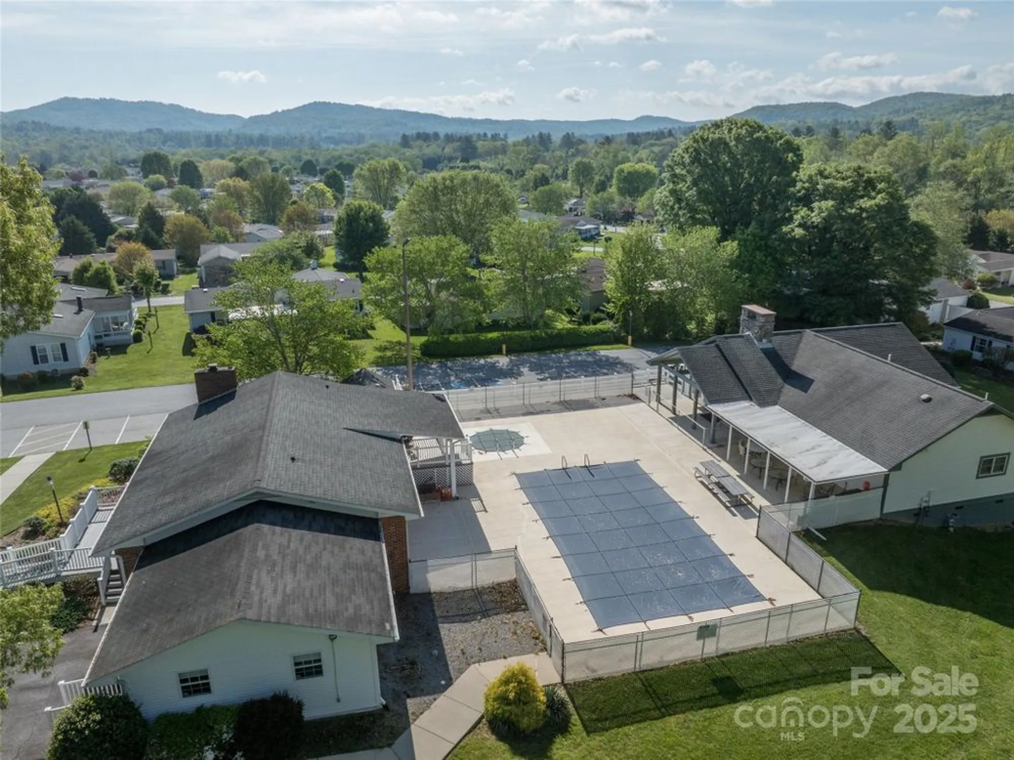 Property Slideshow image 39 of 42 | 236 white ash cir, Hendersonville, NC, 28739