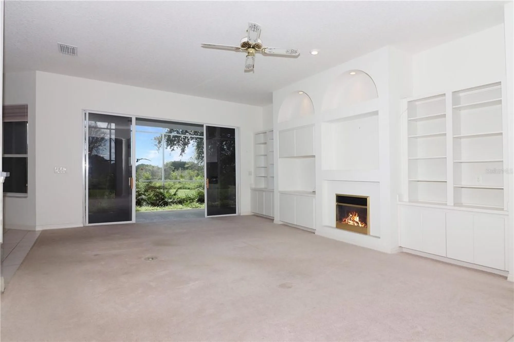 Property Slideshow image 5 of 49 | 22125 draw bridge dr, Leesburg, FL, 34748