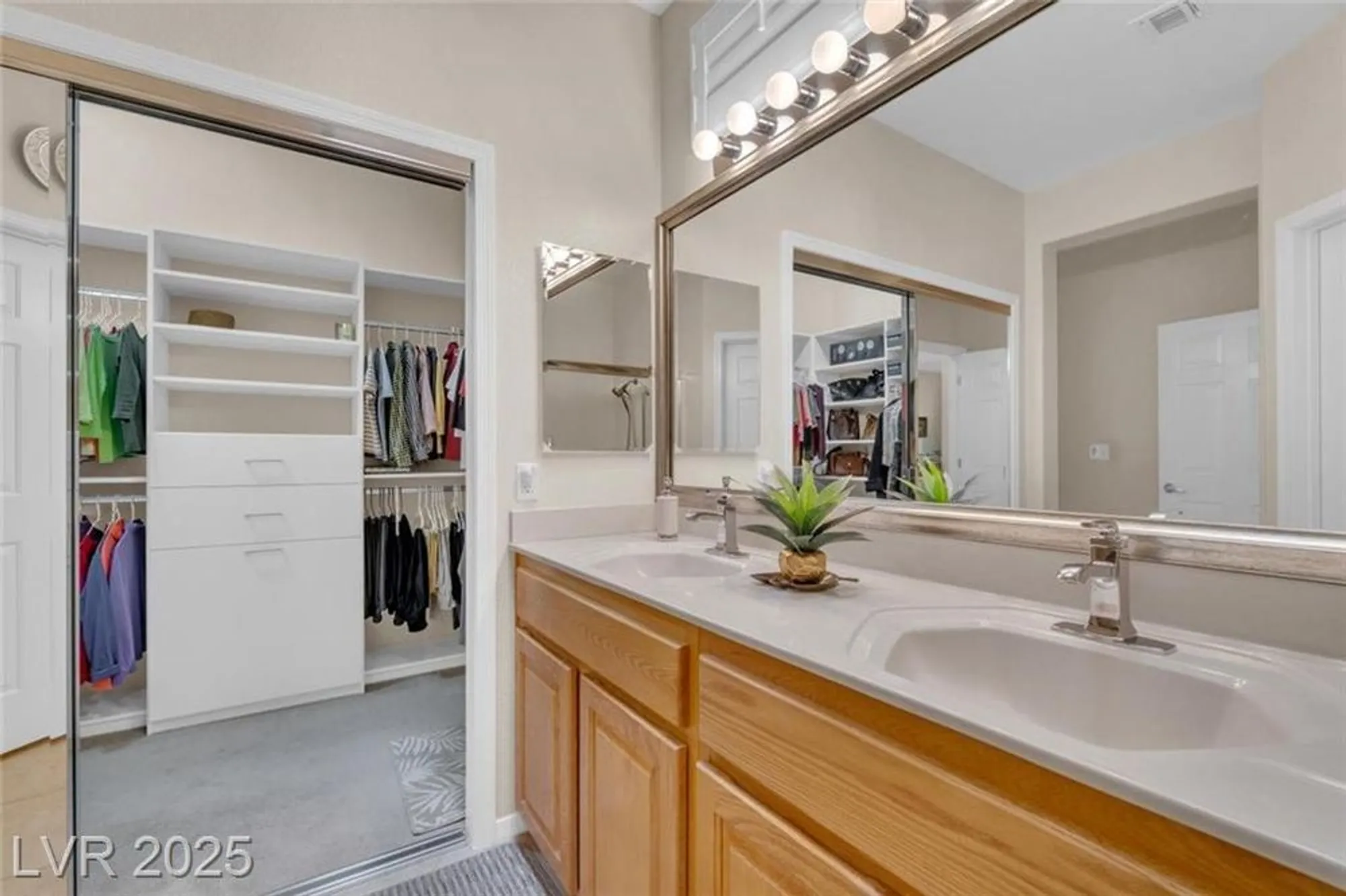Property Slideshow image 18 of 37 | 1668 sebring hills dr, Henderson, NV, 89052