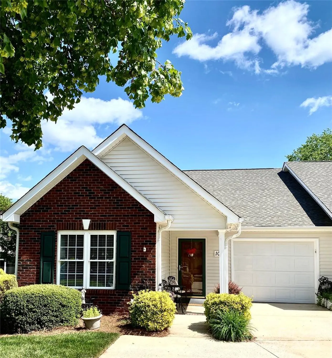 Property Slideshow image 2 of 43 | 101 keswick ln, Mooresville, NC, 28117