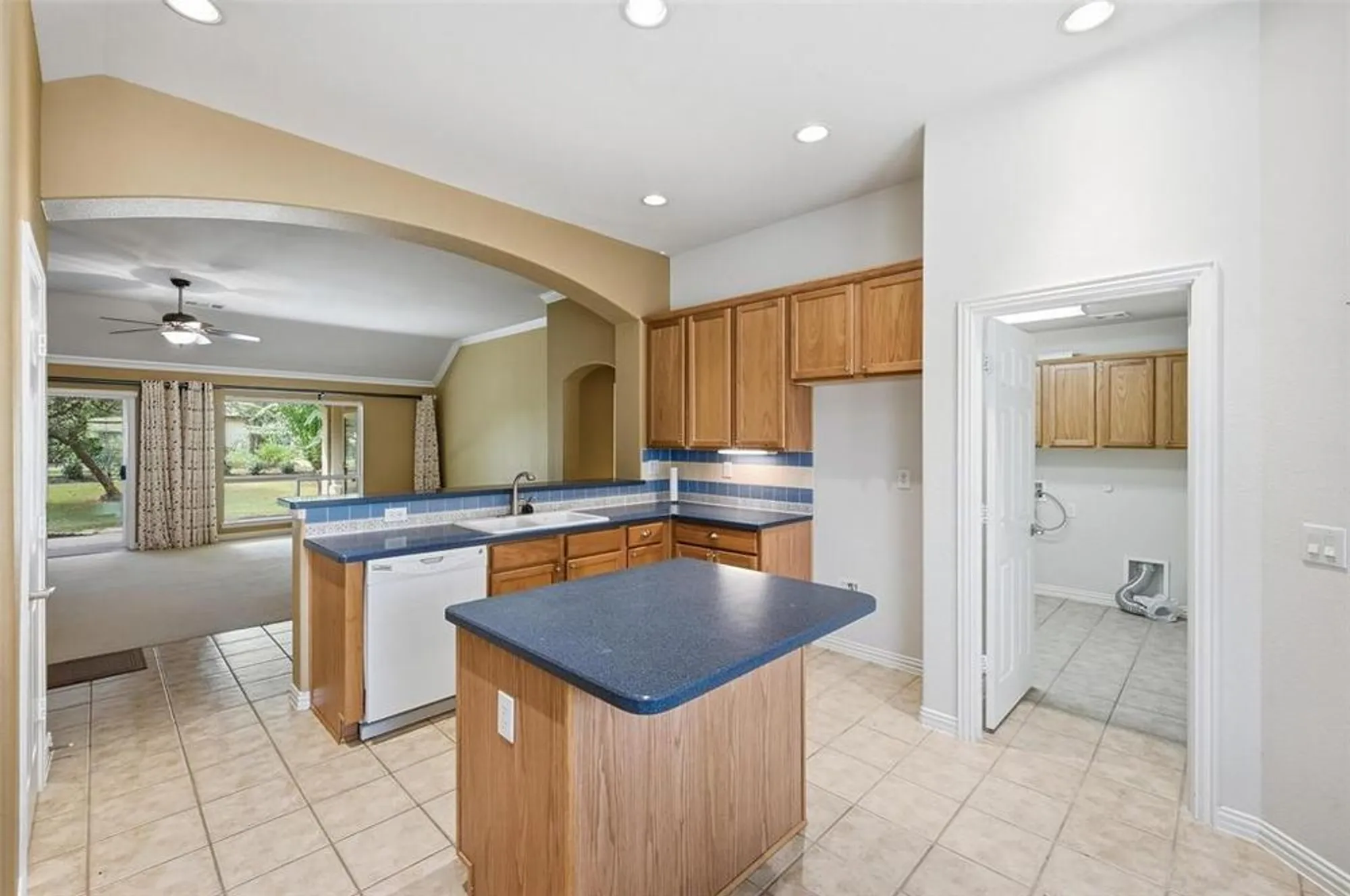 Property Slideshow image 9 of 39 | 10417 belvedere dr, Denton, TX, 76207