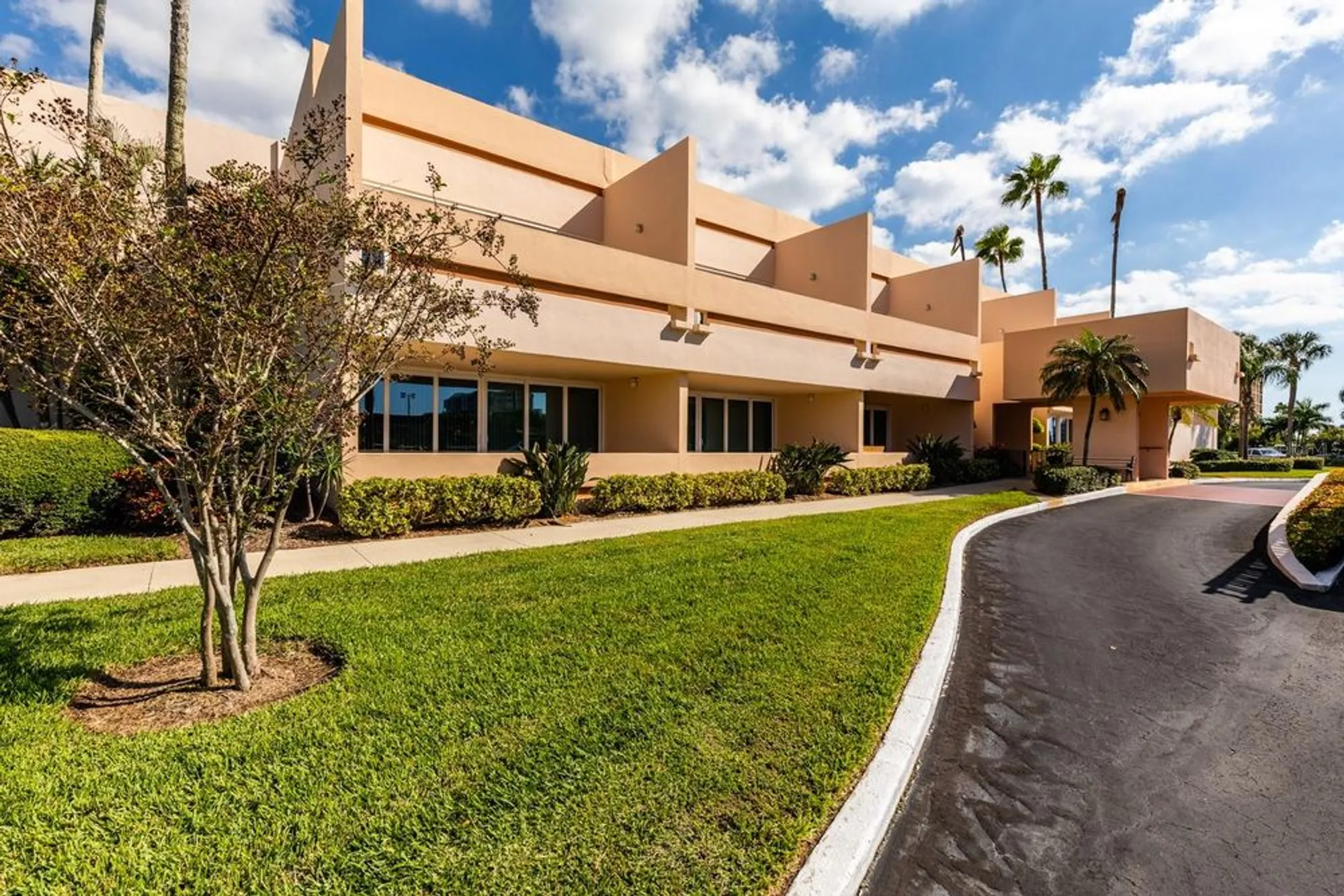 Property Slideshow image 52 of 92 | 7700 sun island dr 506, South Pasadena, FL, 33707