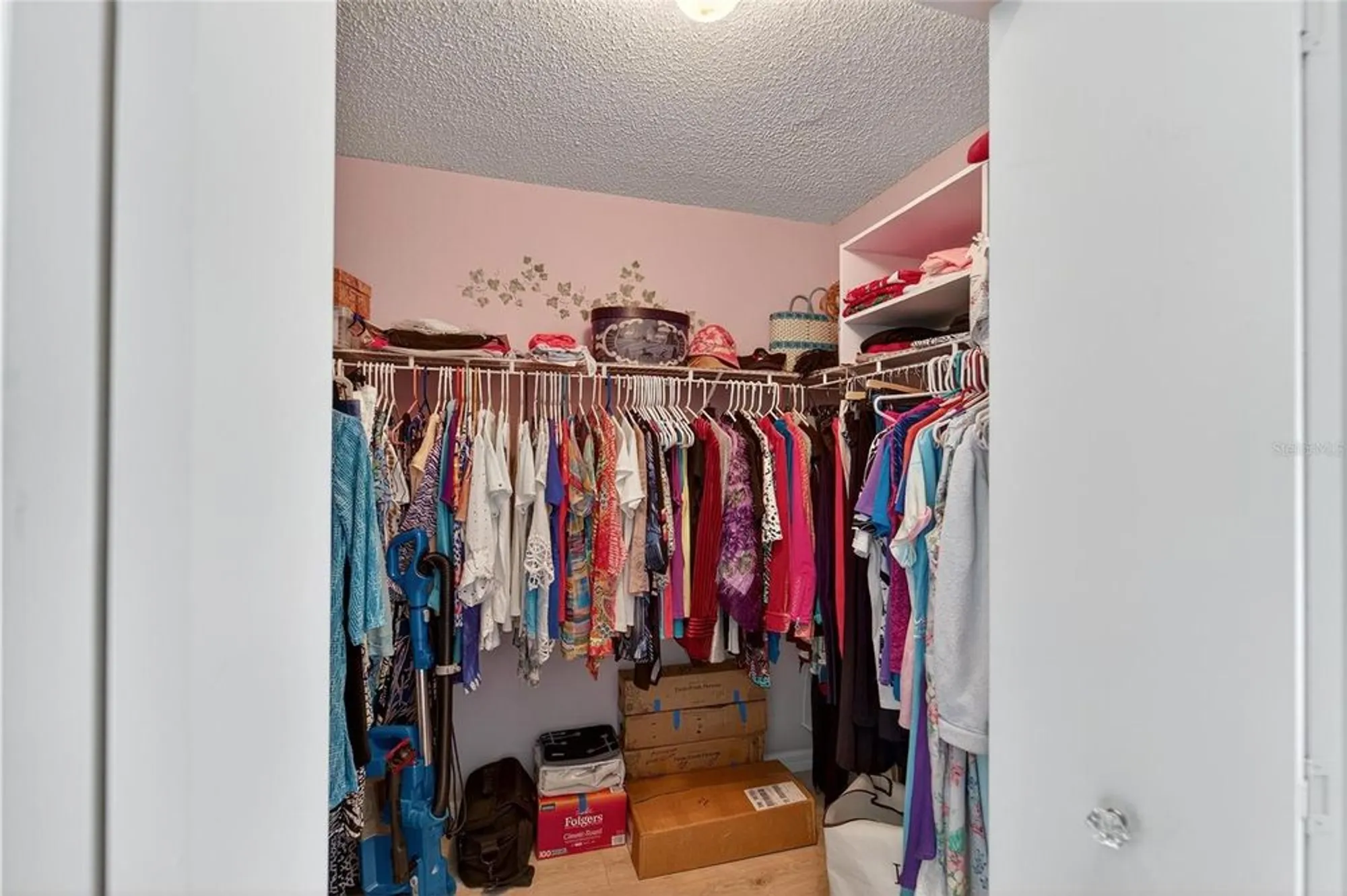 Property Slideshow image 30 of 73 | 326 caloosa palms ct, Sun City Center, FL, 33573