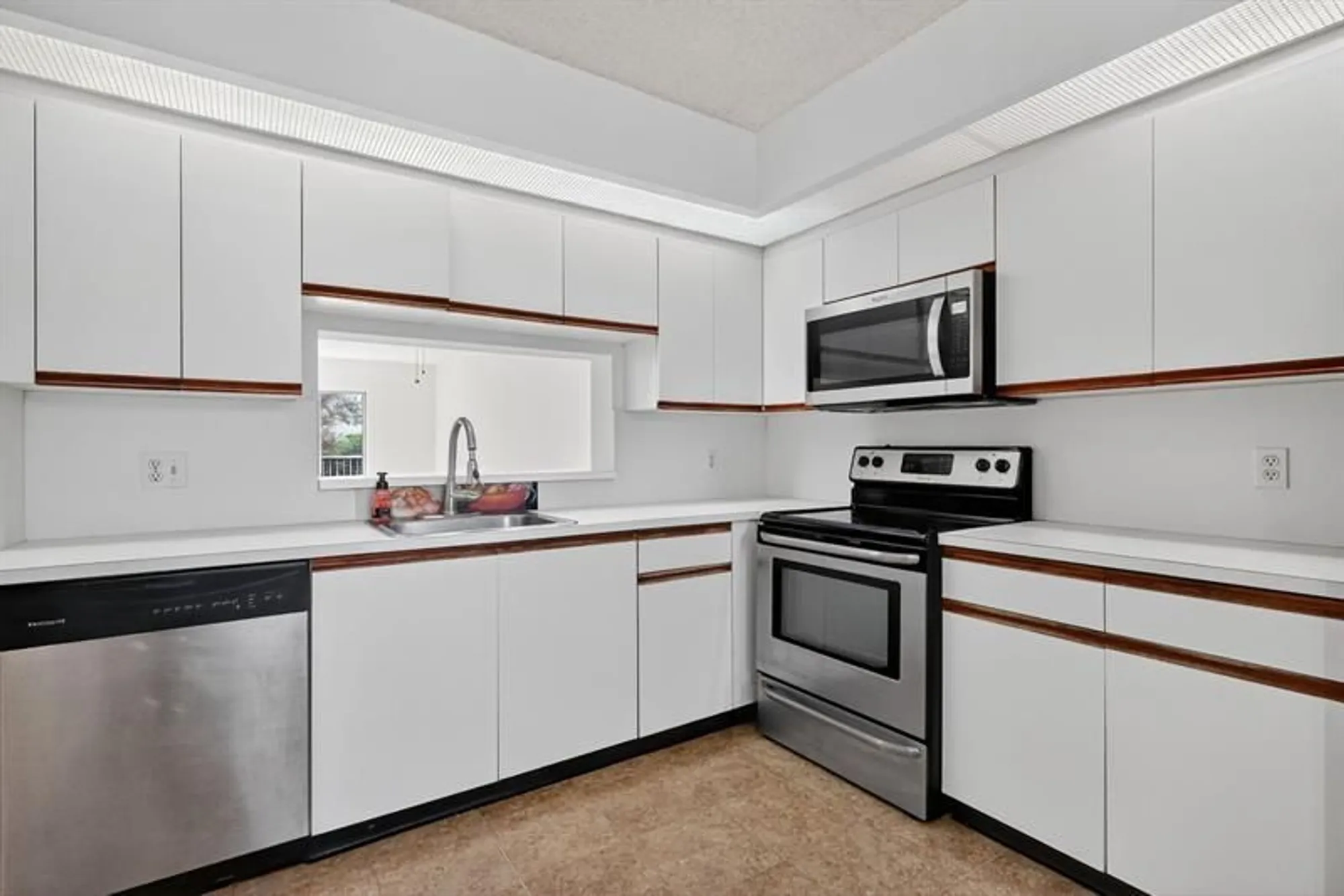 Property Slideshow image 15 of 42 | 12750 sw 4th ct 307j, Pembroke Pines, FL, 33027