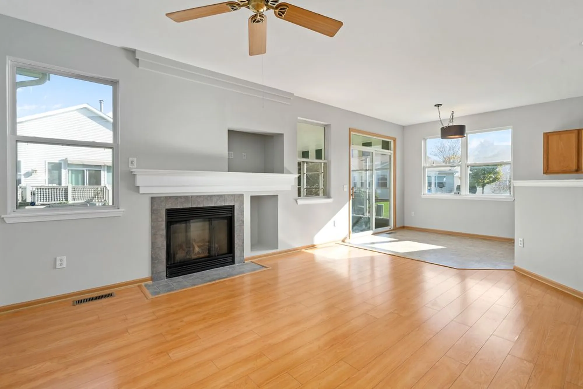 Property Slideshow image 21 of 34 | 721 s wellston ln, Romeoville, IL, 60446