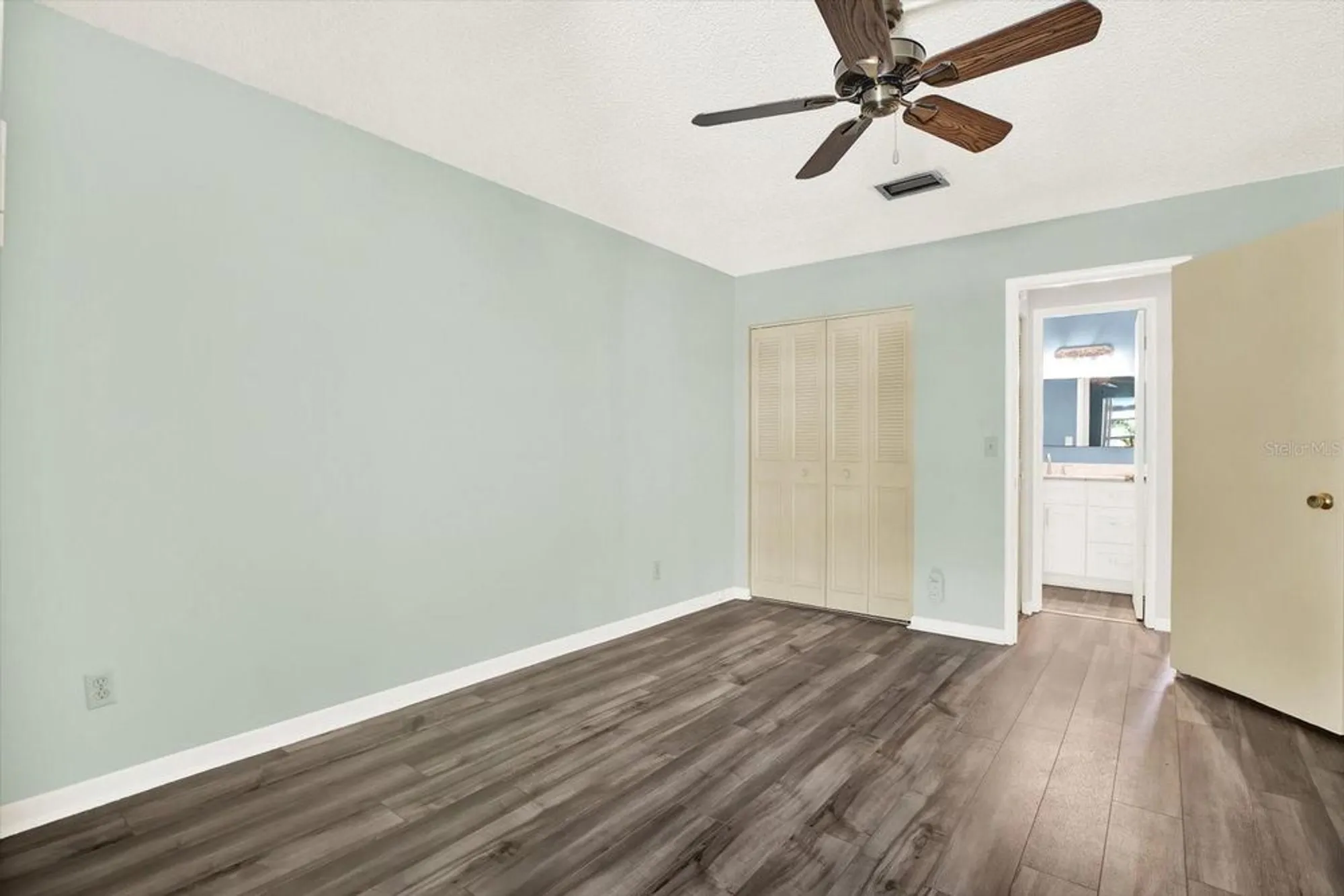 Property Slideshow image 14 of 32 | 2960 59th st 108, Gulfport, FL, 33707