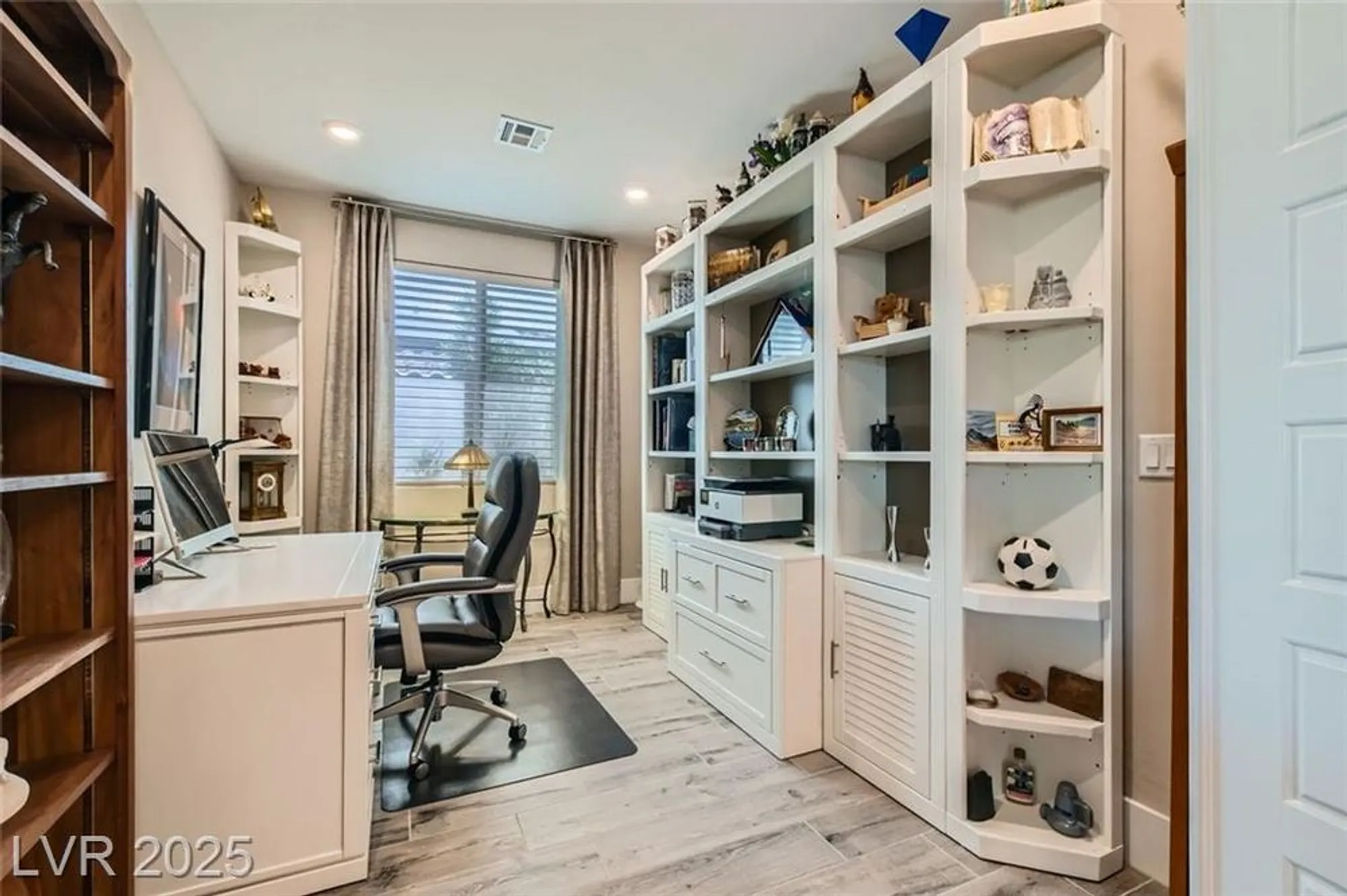 Property Slideshow image 20 of 32 | 9656 balais dr, Las Vegas, NV, 89143