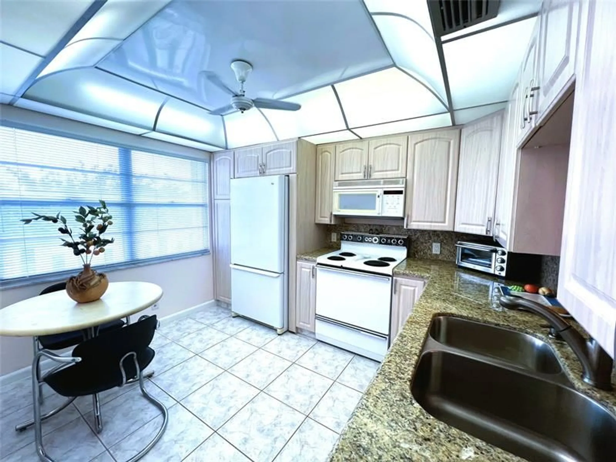 Property Slideshow image 3 of 38 | 2902 victoria cir e3, Coconut Creek, FL, 33066