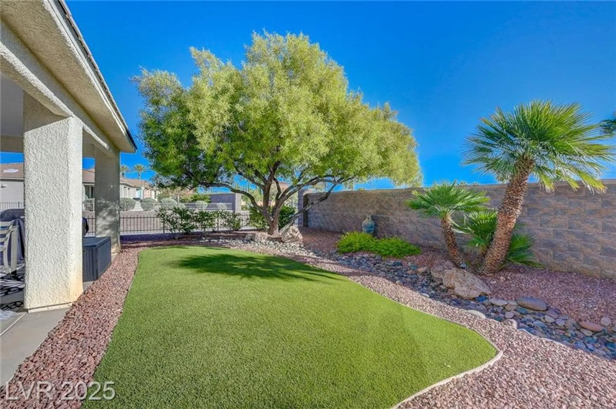 Property Slideshow image 37 of 72 | 4956 momenti st, Las Vegas, NV, 89135