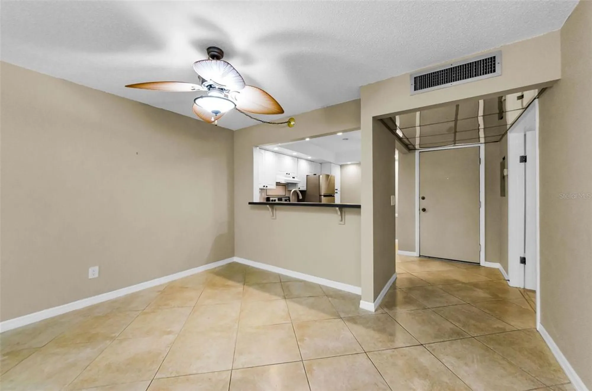 Property Slideshow image 6 of 49 | 14130 rosemary ln apt 3306, Largo, FL, 33774