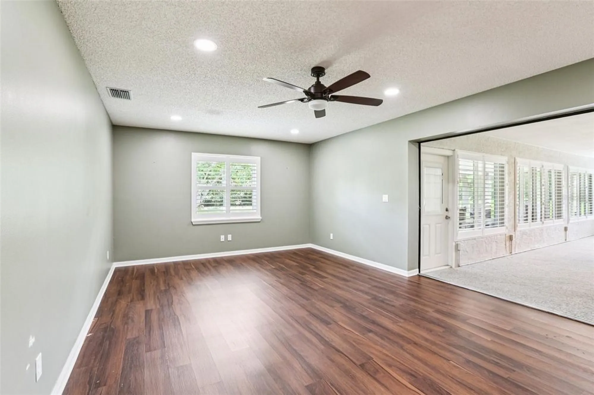 Property Slideshow image 16 of 72 | 1812 new bedford dr, Sun City Center, FL, 33573