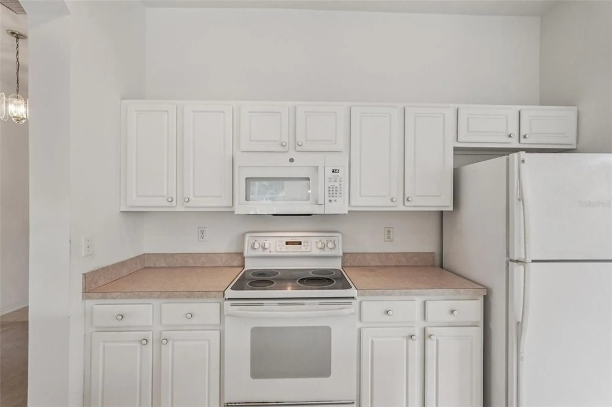 Property Slideshow image 13 of 61 | 2114 worthington greens dr, Sun City Center, FL, 33573