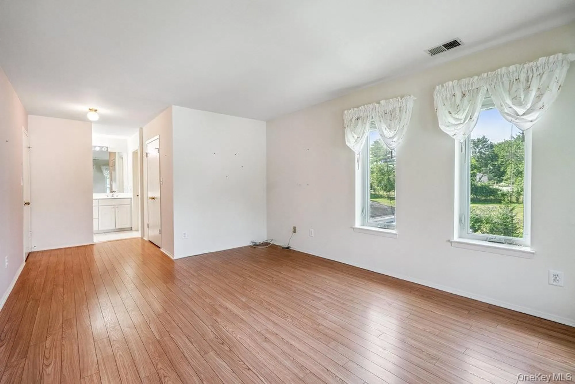 Property Slideshow image 23 of 35 | 914 fenway rd, Saint James, NY, 11780