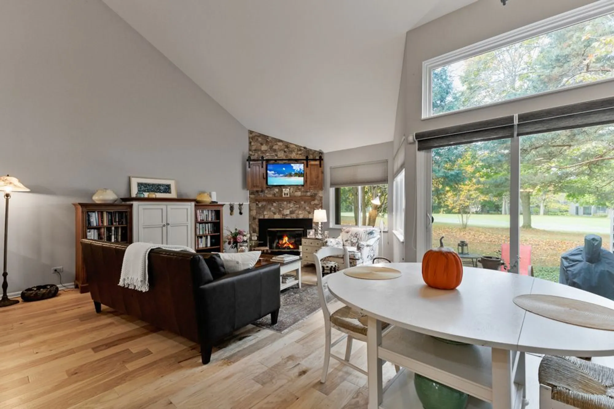 Property Slideshow image 6 of 26 | 748 shoreline rd, Lake Barrington, IL, 60010