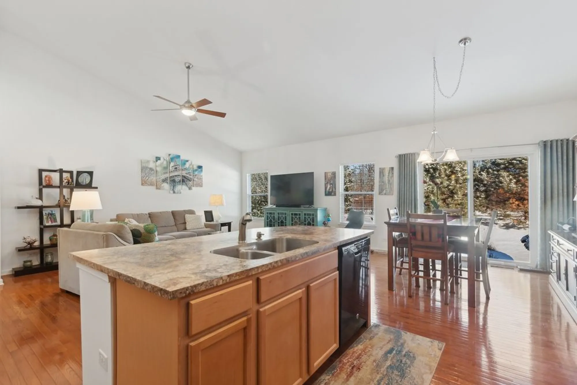 Property Slideshow image 8 of 18 | 1616 colchester ln, Aurora, IL, 60505