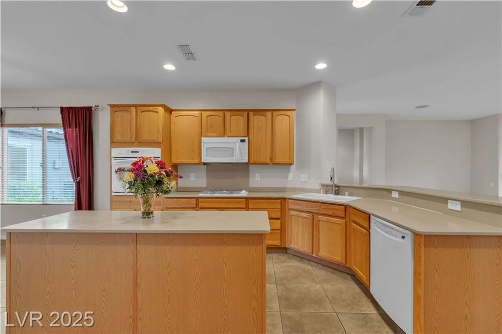 Property Slideshow image 13 of 52 | 2244 savannah river st, Henderson, NV, 89044