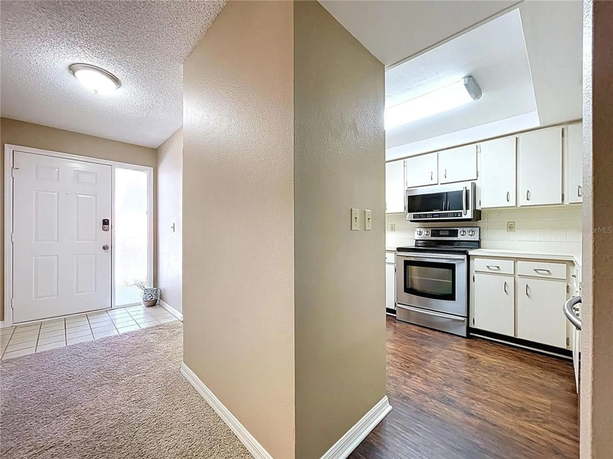 Property Slideshow image 12 of 59 | 2020 lakeview dr apt 203, Clearwater, FL, 33763