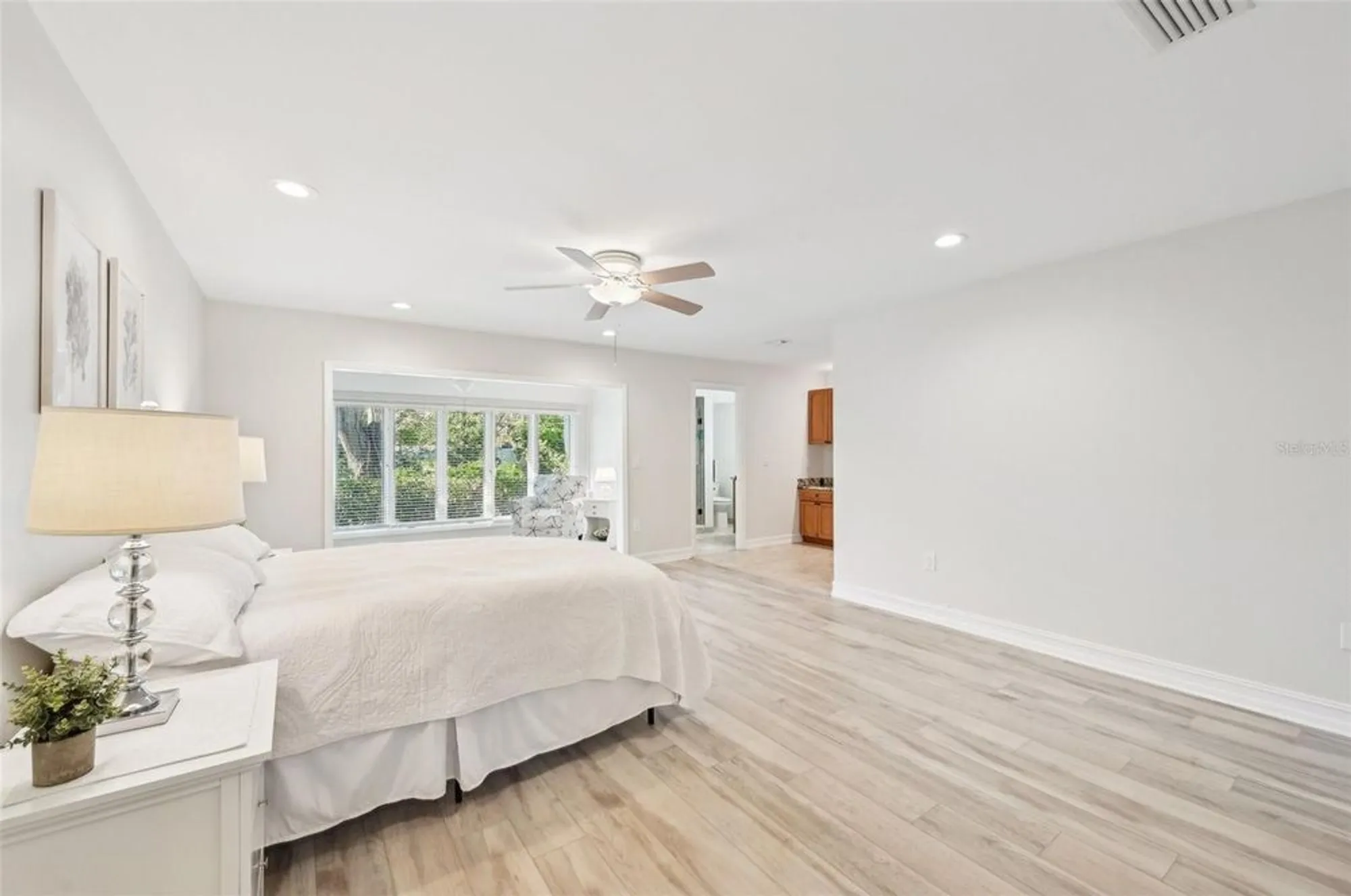 Property Slideshow image 23 of 45 | 3880 wilshire cir # 28, Sarasota, FL, 34238